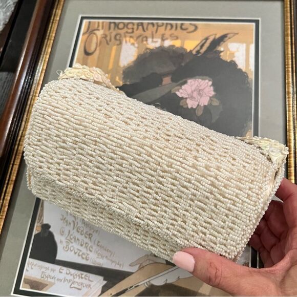 Vintage Beaded Pillbox Handbag ￼ - Picture 3 of 16
